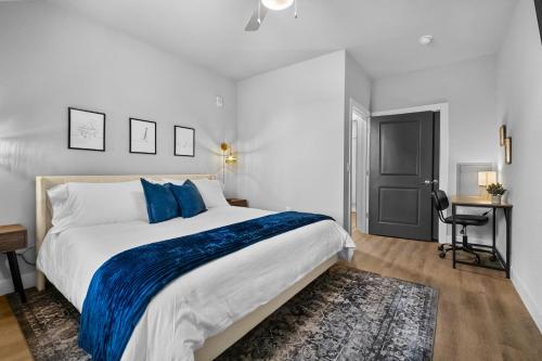 Ένα ή περισσότερα κρεβάτια σε δωμάτιο στο Relax In Comfortby Walmart Campusself Check-in