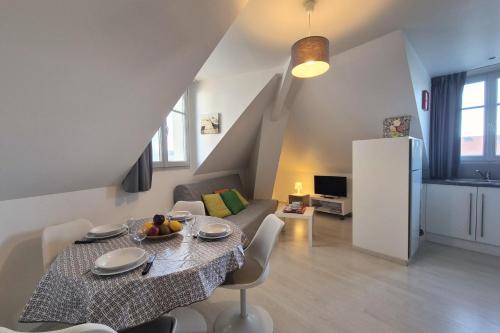 Appartement bord de plage avec piscine