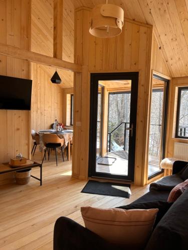 Μια τηλεόραση ή/και κέντρο ψυχαγωγίας στο Leaf Loft Chalet