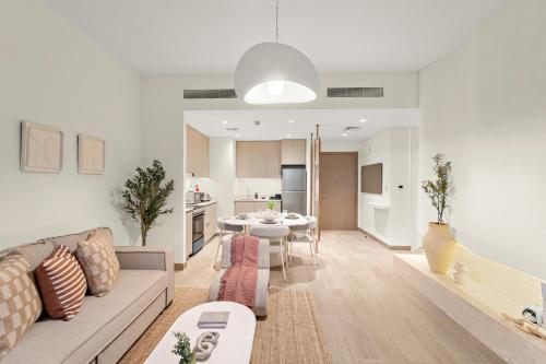 Luxe 1BR in Orchid Creek with Balcony Pool & Gym