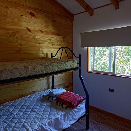 Ένα ή περισσότερα κρεβάτια σε δωμάτιο στο Cabin in Natural Forest