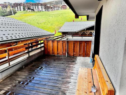 Balkón nebo terasa v ubytování Chalet apartment with ski and spa at foot for 4 to 5 people