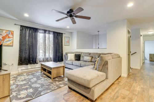 Ruang duduk di Theater, Game Room and Lake Access Pocono Retreat