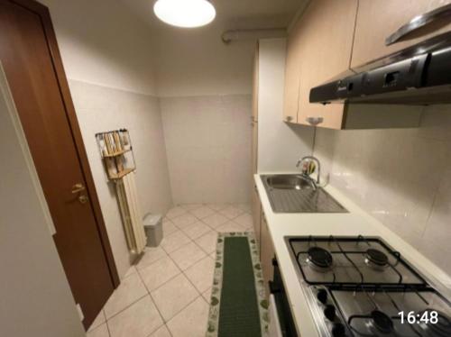 Η κουζίνα ή μικρή κουζίνα στο JeeG