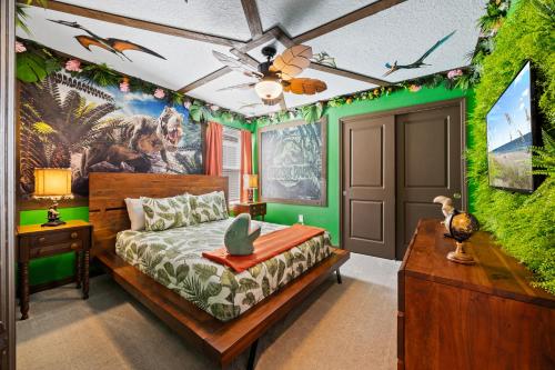 a bedroom with a bed with a green wall at The Orlando Oasis in Davenport