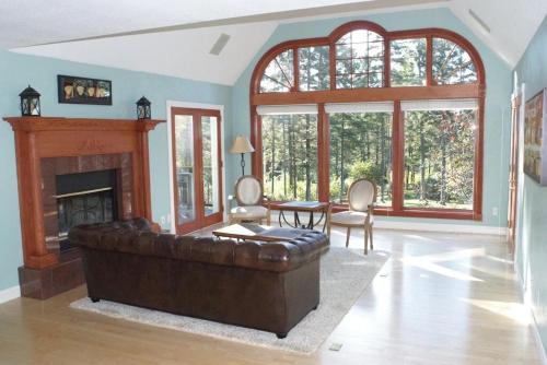 Photo de la galerie de l'établissement Spectacular Garden Chalet close to Rib Mountain, à Wausau