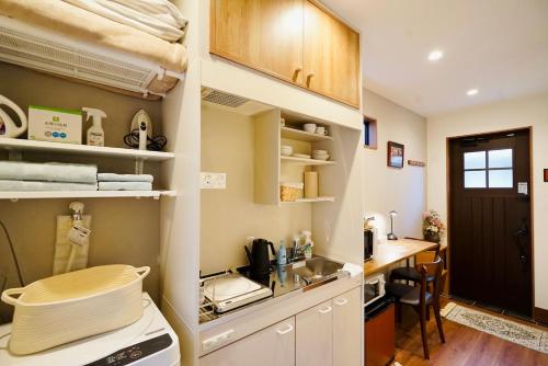 a small kitchen with a counter and a desk at 遥華-Haruka House in Kyoto