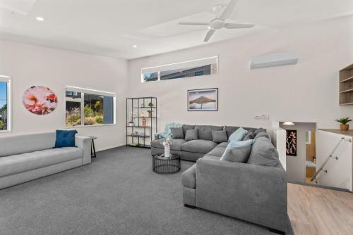 Φωτογραφία από το άλμπουμ του Mountain View Paradise 3 Bedroom House Lake Views στο Κουινστάουν