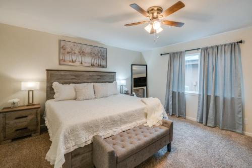 Katil atau katil-katil dalam bilik di 10 Mi to Six Flags Pet- and Family-Friendly Retreat