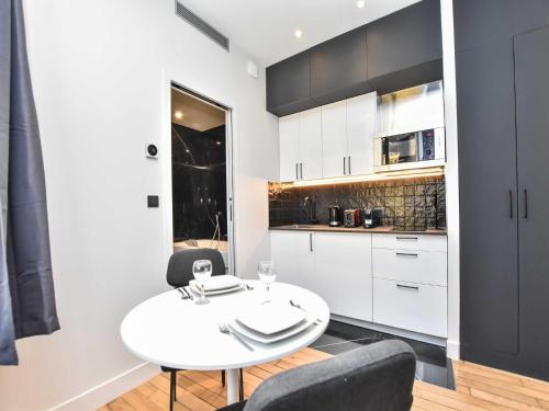 Photo de la galerie de l'établissement Chic studio w jacuzzi - 2P - near Palais Garnier, à Paris