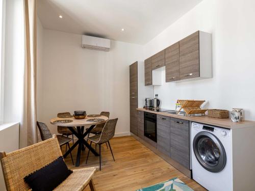 Photo de la galerie de l'établissement Cosy flat 100m from the beach - Carré d'Or - 1BR 2p, à Cannes