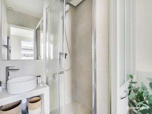 Photo de la galerie de l'établissement Charming apartment - 2BR 6P - Faubourg-du-Roule, à Paris