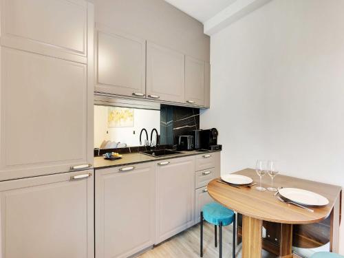 Photo de la galerie de l'établissement Modern apartment with balcony - 2BR 6P- Roquette, à Paris