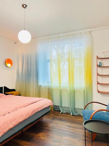 Timeless Old Centre Apartment with 2 bathrooms and balcony