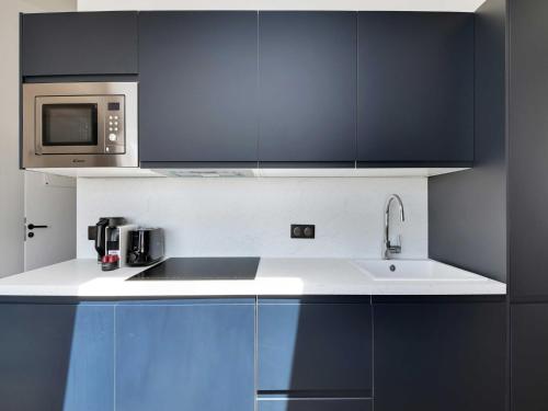 Photo de la galerie de l'établissement Intimate apartment - 1BR 4P - Ste Marguerite, à Paris