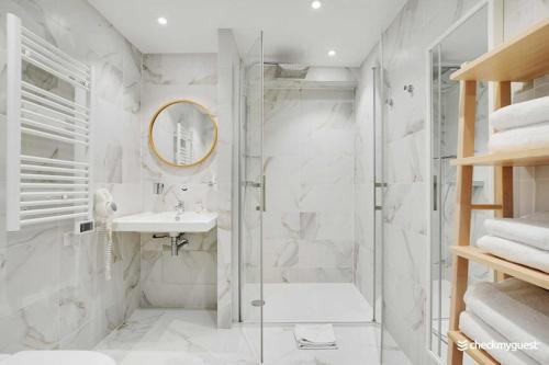 Photo de la galerie de l'établissement Welcoming apartment - 1BR 4P - SacrÃ©-Coeur, à Paris