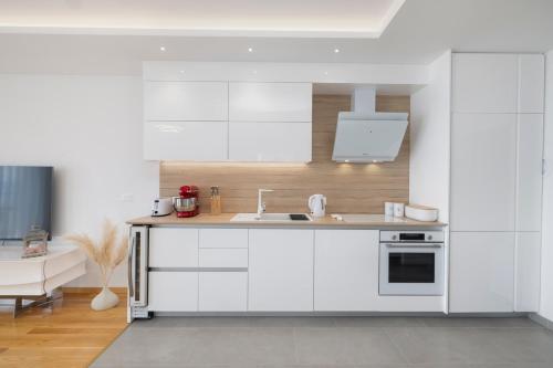 Apartments with parking space Makarska - 23931