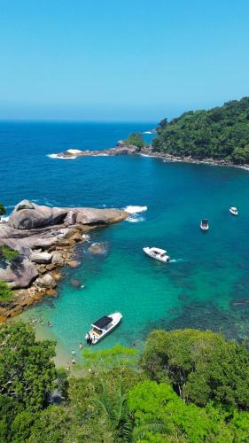 a group of boats in a body of water at Privilège Passeio de Lancha em Angra dos Reis e Ilha Grande in Angra dos Reis