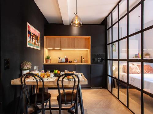 Photo de la galerie de l'établissement Magnificent 3BR 8P Apartment - Montorgueil 8, à Paris