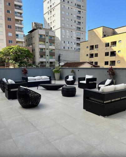 a patio with couches and tables in a city at Royal Luxury 305 in Poços de Caldas