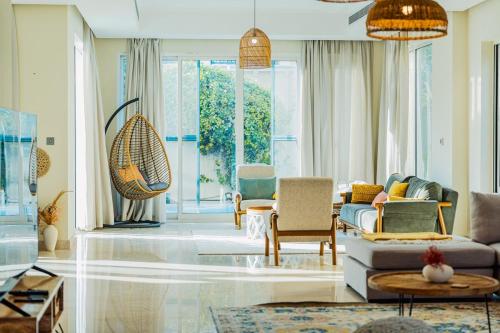 Stunning 4BR Jumeira Park Villa With Pool and Jacuzzi