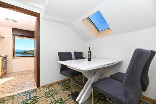 Apartments by the sea Mastrinka, Ciovo - 23959