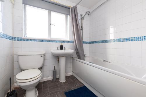 Koupelna v ubytování Durham 3Bedroom Home Away From Home