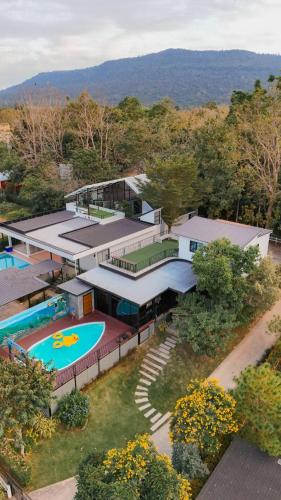 Πισίνα στο ή κοντά στο Moon Heart Village Khao Yai Pool Villa