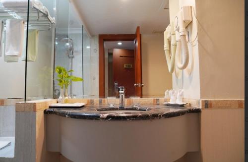 Koupelna v ubytování Abadi Suite Hotel & Tower