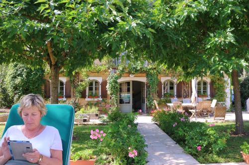 Photo de la galerie de l'établissement Le Chabrol - a stunning Dordogne riverside villa with heated salt pool ,10 minutes walk to Tremolat, à Calès
