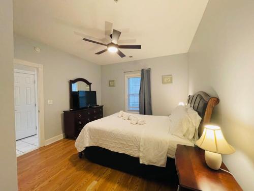 Postel nebo postele na pokoji v ubytování First floor gorgeous condo in Myrtle Beach