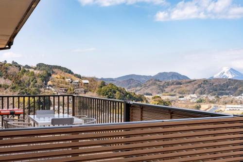 a balcony with a view of a mountain at 天然温泉-富士山パノラマビュー-プライベートデッキで非日常体験を-伊豆の温泉付き貸別荘-中伊豆noie in Izu