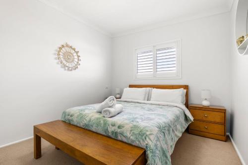 Katil atau katil-katil dalam bilik di Just Beachy Pet Friendly 4 Mins Walk to Beach