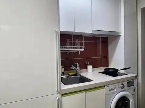 Η κουζίνα ή μικρή κουζίνα στο SS Cosy single studio near Sindaebangsamgeori station