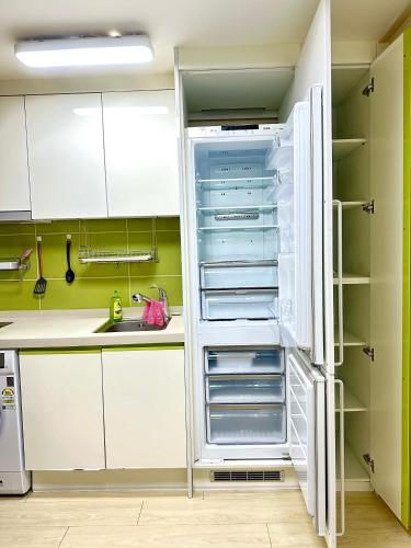 Η κουζίνα ή μικρή κουζίνα στο SS Cosy single studio near Sindaebangsamgeori station