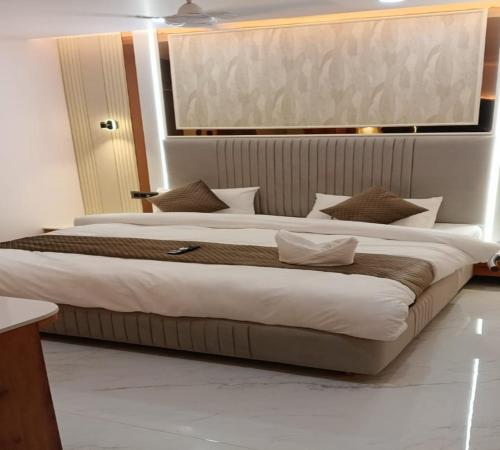 a bedroom with a large bed in a room at Hotel Spring Vilas in Gorakhpur