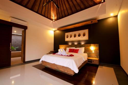 Una cama o camas en una habitación de Ubud Virgin Villa