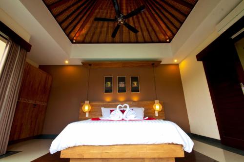 Una cama o camas en una habitación de Ubud Virgin Villa