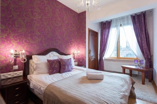 En eller flere senge i et værelse på VIP Apartamenty Jagiellonska 33a