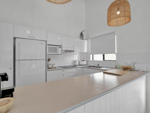 Una cocina o zona de cocina en Blue at Nelson Bay