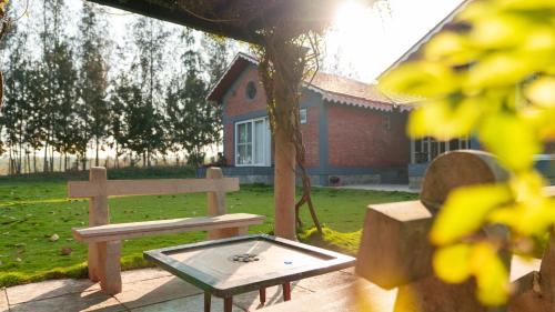 Κήπος έξω από το SaffronStays Amodhini Farmstay