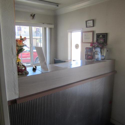 a counter at a restaurant with a window at Pacific Best Inn in Seaside