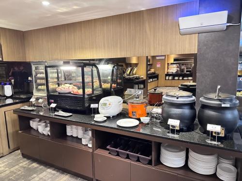 Kuchyň nebo kuchyňský kout v ubytování Grand Earl Hotel