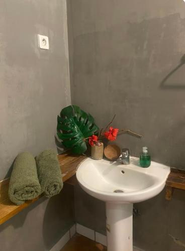 Φωτογραφία από το άλμπουμ του HeiAki Lodge Excursion Nukuhiva Chambre Hei σε Nuku Hiva