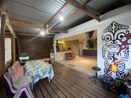 Χώρος καθιστικού στο HeiAki Lodge Excursion Nukuhiva Chambre Hei