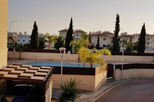 Бассейн в 2 Bedroom Apartment, Pools, 800m to Beach, Kyklades Resort или поблизости