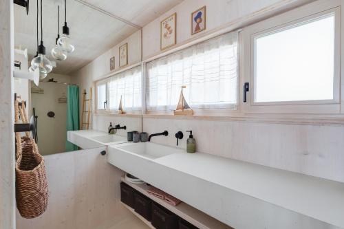 Kuchyň nebo kuchyňský kout v ubytování Villa Flow Buqez