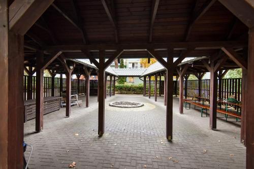 an empty pavilion with a fire pit in the middle at Leśny Ośrodek Szkoleniowy w Puszczykowie in Puszczykowo