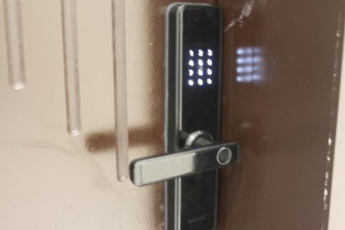 a close up of a door handle on a door at غرفه فندقيه فاخره in Riyadh