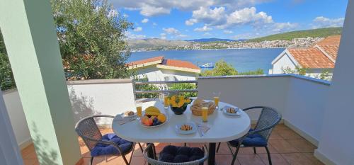 Spacious Villa Lush Garden Private access to Beach - Villa Sherene